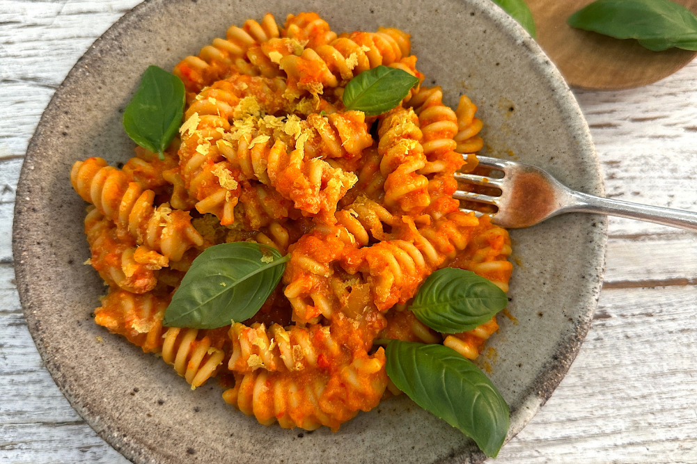 Wellbeing & Eatwell Cover Image 1001x667 (38) Roasted Capsicum Pasta