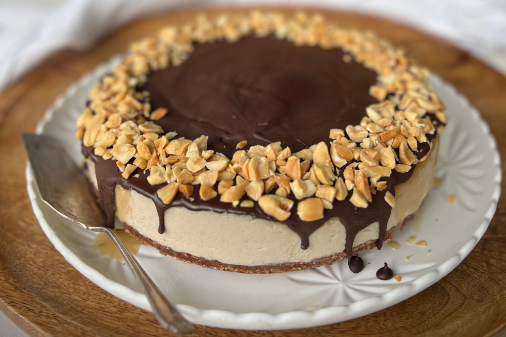 Vegan Snickers Chessecake